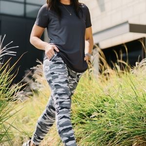 ZYIA Women's Gray Camo Unwind Jogger (Size: Small)